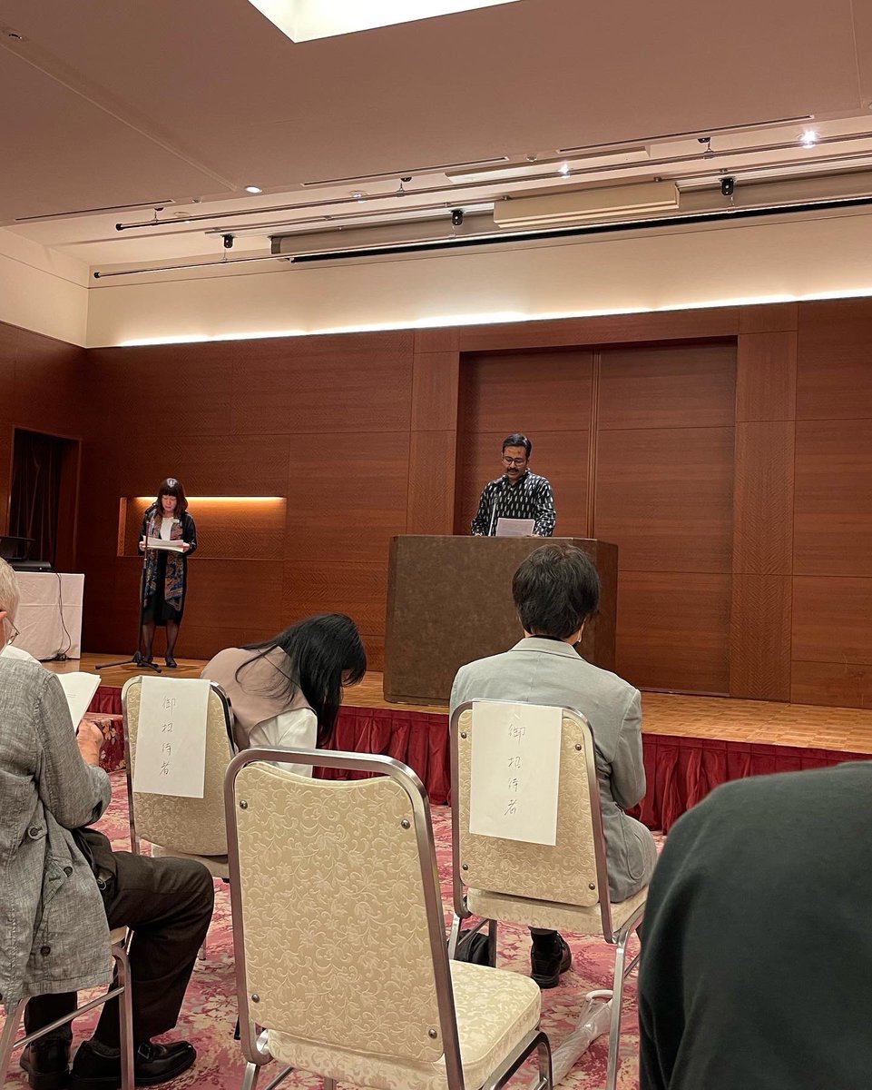 tsujippi1's tweet photo. 日本詩人クラブ様の国際交流プログラムに参加しました。
バングラデシュの有名な詩人であり、
バングラデシュ最大の新聞社「プロトムアロ」の編集長であるサッジャド・シャリフ氏と。とても良い方で、ベンガル語で挨拶とお話をしてくださいました😊
#日本詩人クラブ #バングラデシュ #ベンガル #詩人 https://t.co/Dab6bXWW8n