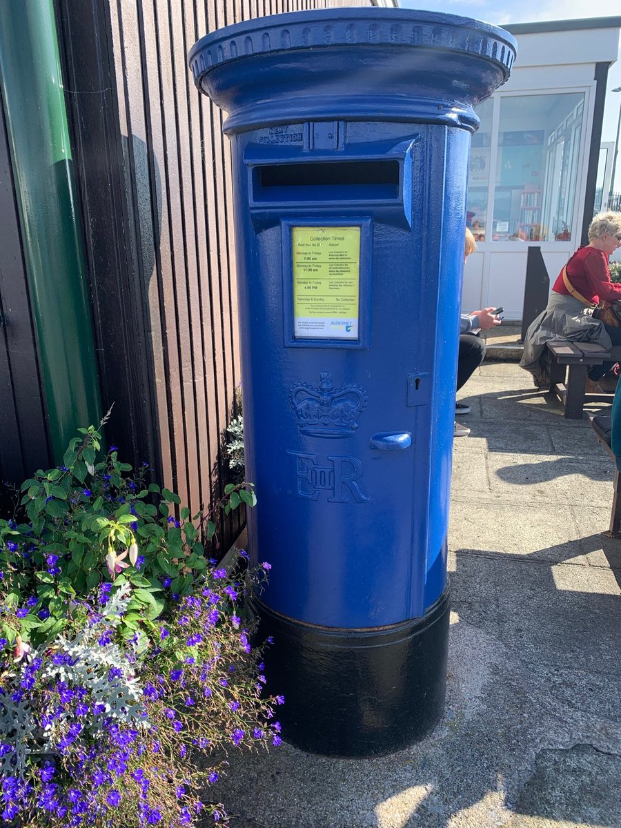 cherryaimless's tweet photo. This ER is part of the border control team up at the airport. She sees all, and knows all!
#LetterAppSoc #Alderney #PostBoxSaturday https://t.co/FKhaxouHz3
