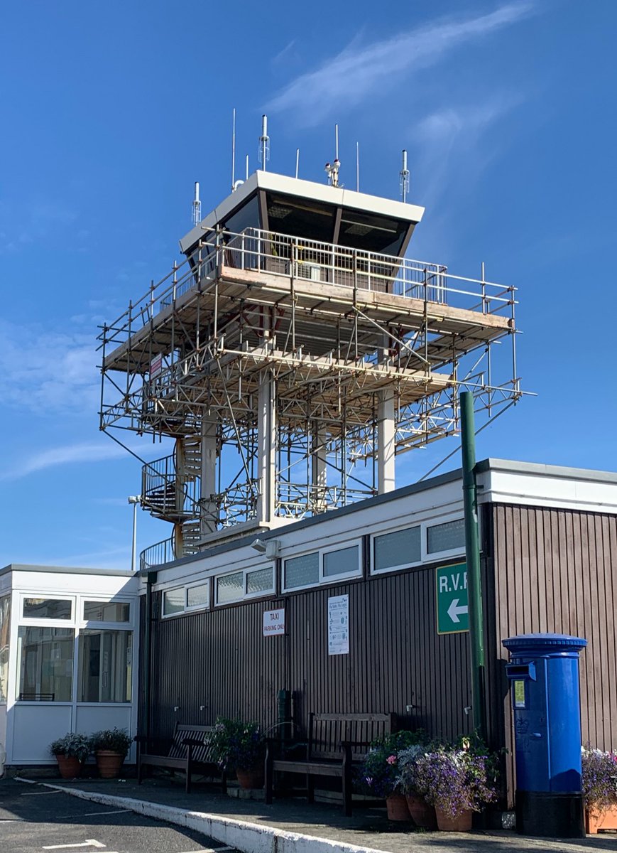 cherryaimless's tweet photo. This ER is part of the border control team up at the airport. She sees all, and knows all!
#LetterAppSoc #Alderney #PostBoxSaturday https://t.co/FKhaxouHz3