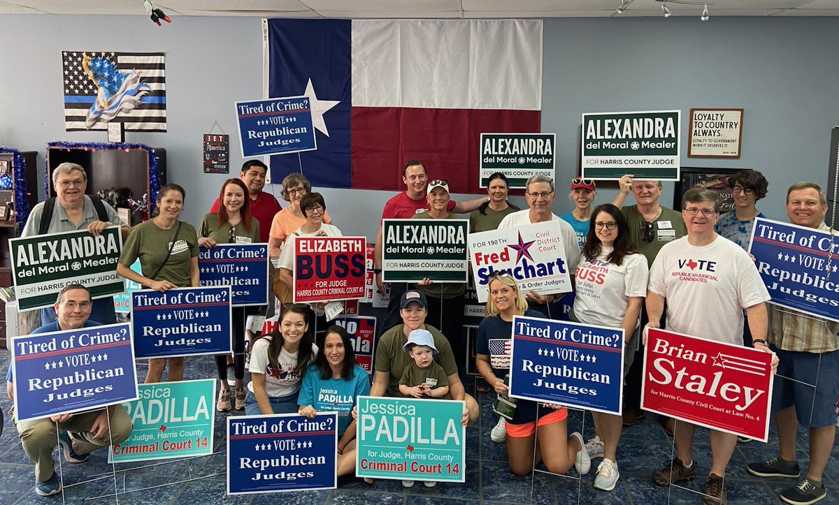 JudgeAntu's tweet photo. The weekends are for block walking with these hardworking people! 30 days until early voting begins! #KeepJudgeAntu #Antuforthe482 https://t.co/Hty6qsV90z