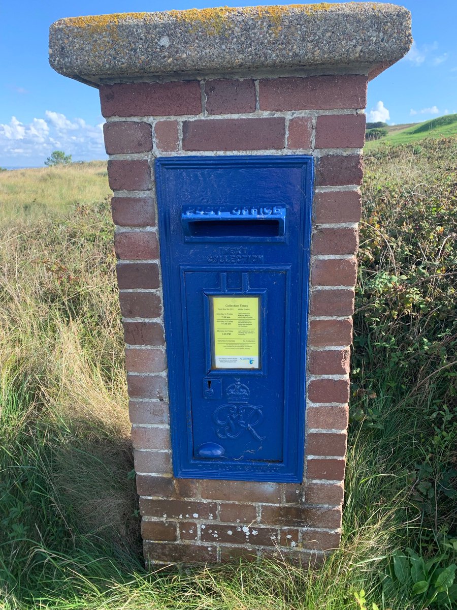 cherryaimless's tweet photo. Up at the golf course, round about the 7th tee, this quiet little ER embedded in its own pillar has turned its back on France...
#LetterAppSoc #Alderney #PostBoxSaturday https://t.co/ds3OeSZO9T