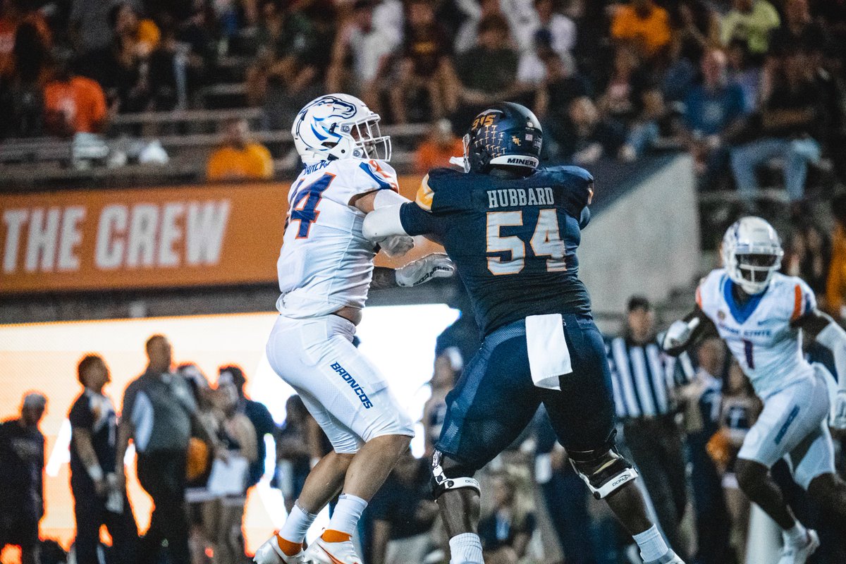UTEPFB's tweet photo. 𝐑𝐄𝐂𝐀𝐏 | 𝙼𝚒𝚗𝚎𝚛𝚜 𝙱𝚞𝚌𝚔 𝙱𝚛𝚘𝚗𝚌𝚘𝚜, 𝟸𝟽-𝟷𝟶, 𝚄𝚗𝚍𝚎𝚛 𝚝𝚑𝚎 𝙵𝚛𝚒𝚍𝚊𝚢 𝙽𝚒𝚐𝚑𝚝 𝙻𝚒𝚐𝚑𝚝𝚜 𝚒𝚗 𝚝𝚑𝚎 𝚂𝚞𝚗 𝙱𝚘𝚠𝚕

🖋: https://t.co/0etBOrmGHU

#RiseUp915 🏈⛏ https://t.co/PhToKf7hGd