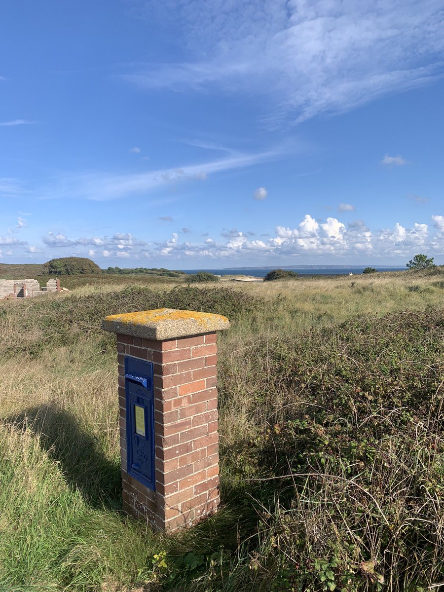 cherryaimless's tweet photo. Up at the golf course, round about the 7th tee, this quiet little ER embedded in its own pillar has turned its back on France...
#LetterAppSoc #Alderney #PostBoxSaturday https://t.co/ds3OeSZO9T