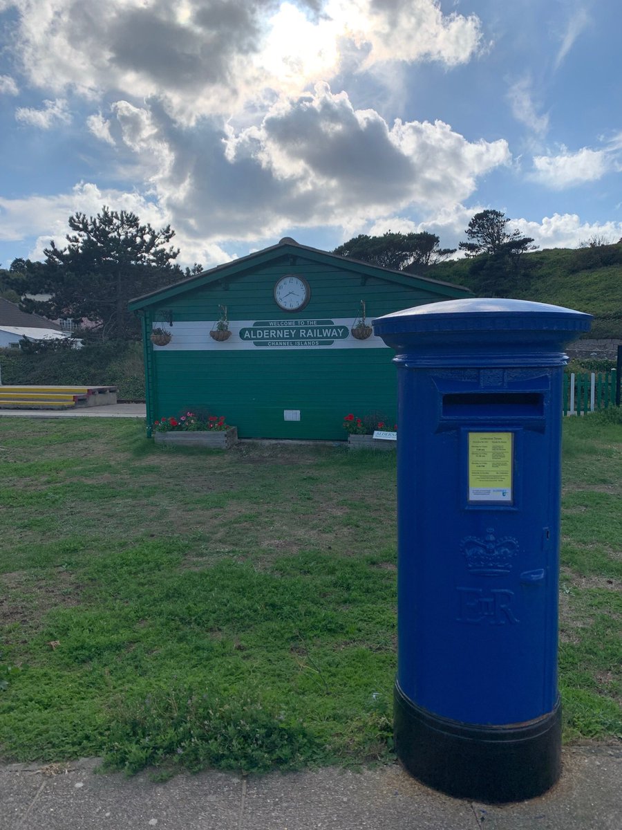 cherryaimless's tweet photo. The Alderney railway is guarded by the stalwart box at Braye. Tickets please!
#LetterAppSoc #Alderney #PostBoxSaturday https://t.co/m3lrPDQ23R