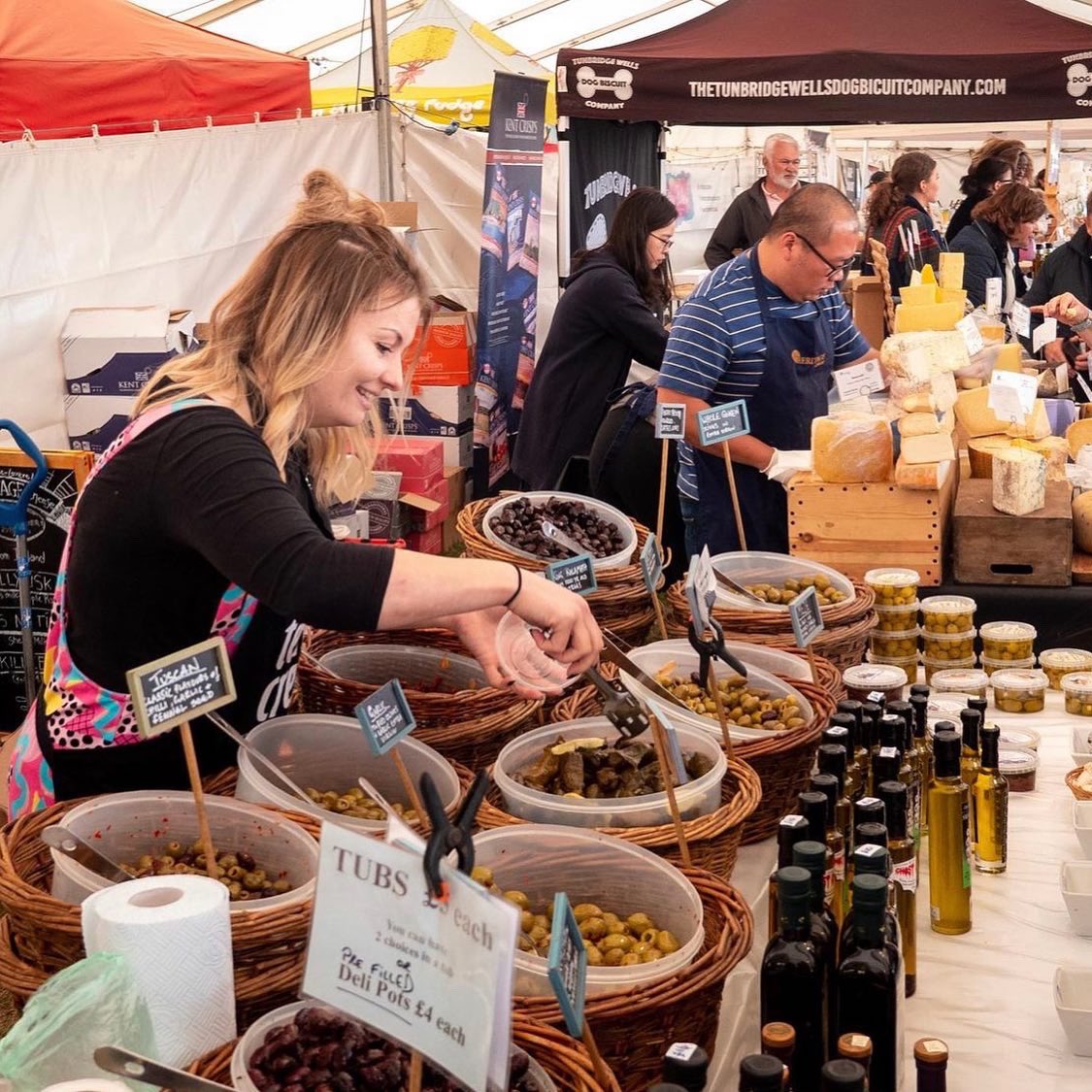 IsleMagThanet's tweet photo. Broadstairs Food Festival 😋

The Autumn Food Festival returns next Friday September 30th for another amazing weekend.

Read more by clicking the link below 👇 

https://t.co/aqkV44NC3E

#kitchentheatre #milesandbarr #chapelhouseestate #broadstairs #broadstairsfoodfestival #kent https://t.co/u8vg5yo03s