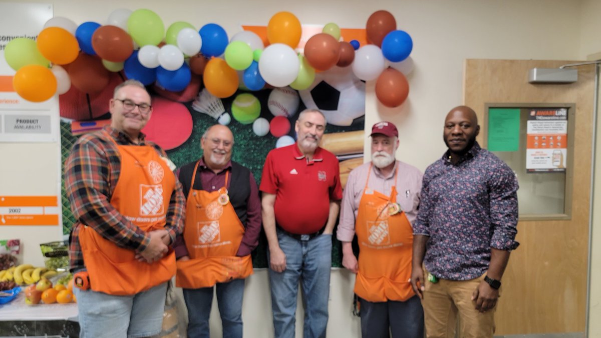 Day 3 round 2, pizza and wings!!🍕🍗tailgate time for our all stars!⚽️⚾️🏀🏐🏈🎾#LetsCelebrate #successsharing <a href="/WebbfWebb/">frank webb</a> <a href="/freddie_3601/">Freddie P</a>