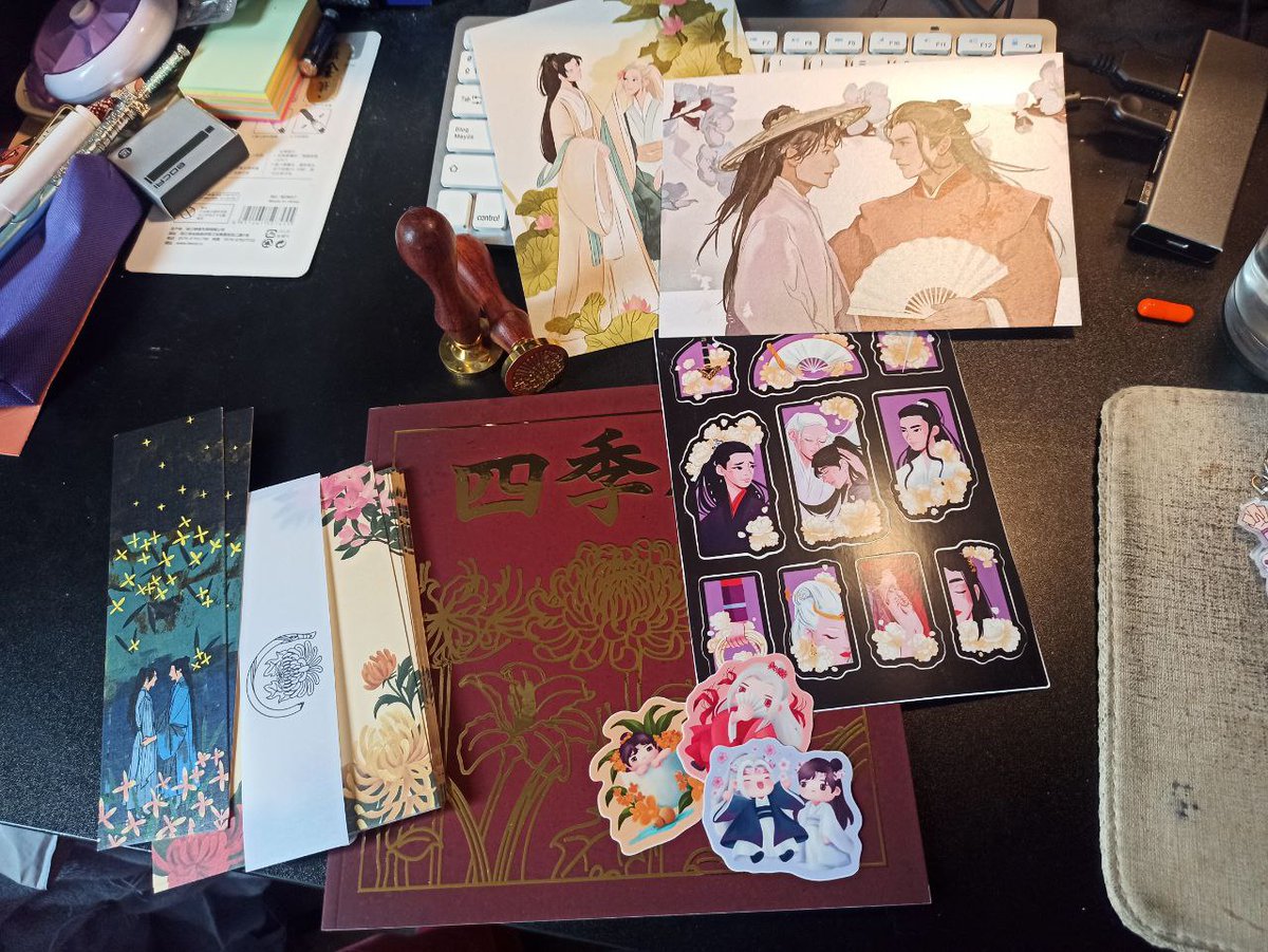 kyra_theurge's tweet photo. Llegó el zine de WoH hecho por @shlzine! Es precioso y la merch está muy bonita! 😍💖❤️‍🔥 https://t.co/SCz7Bjiqgq