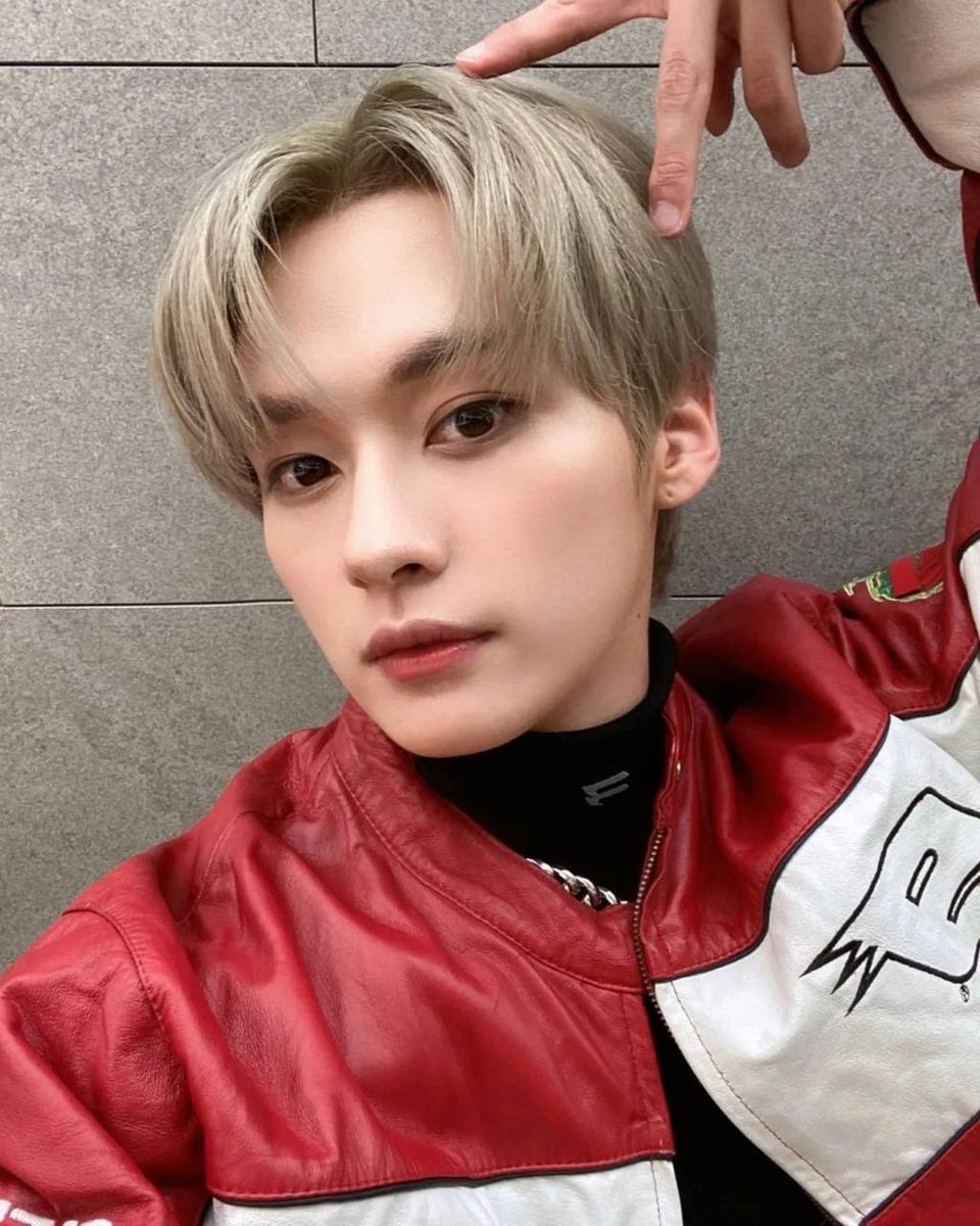 KhShield's tweet photo. •••♡StrayKids♡•••
#Instagram_Update
☆LeeKnow☆
"Lee Know core! Today, today someone asked me to take a selca with my racer jacket off ha
#LeeKnowIsCute #mucore #Woojuho #🚀"
🖇https://t.co/MBFzF9Cubc…
--- @StrayKids_Uz --- https://t.co/EgAr0K4hMj