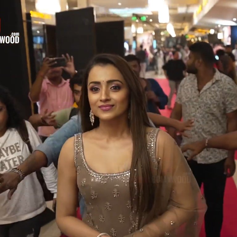 Fdb4XowXwAEMsnu?format=jpg&name=900x900