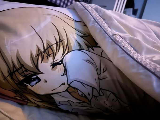 ナイトモードヤバいねw
薄暗い部屋なんだけどなぁ… 