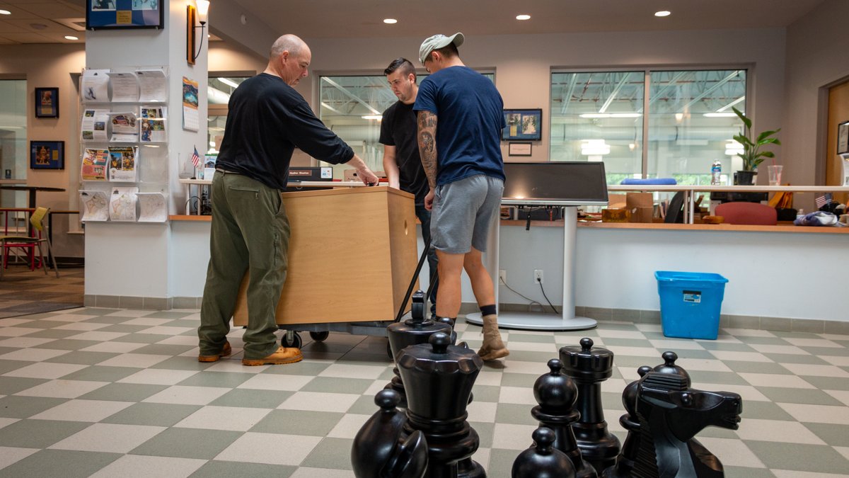 BostonFed's tweet image. Last week, about 60 #BostonFed employees volunteered at various locations in the Greater Boston area for the Bank’s annual Community Care Day. We snapped some photos as employees worked in their communities.