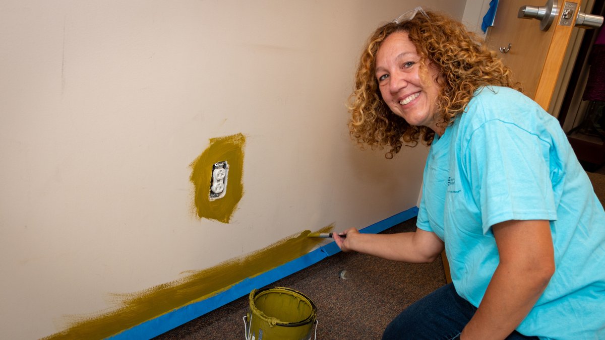 BostonFed's tweet image. Last week, about 60 #BostonFed employees volunteered at various locations in the Greater Boston area for the Bank’s annual Community Care Day. We snapped some photos as employees worked in their communities.
