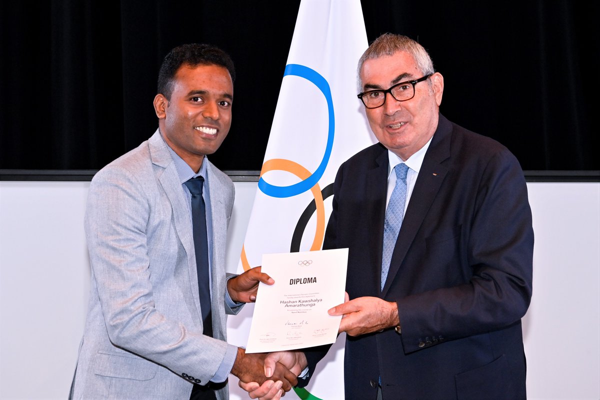 HashanSaa's tweet image. It’s a Great Honour to receive the most prestigest degree in Sports Nutrition

IOC Diploma in Sports Nutrition

Only the second Sri Lankan to receive it since its start on 2006

at the IOC Olympic Museum in Laussane Switzerland