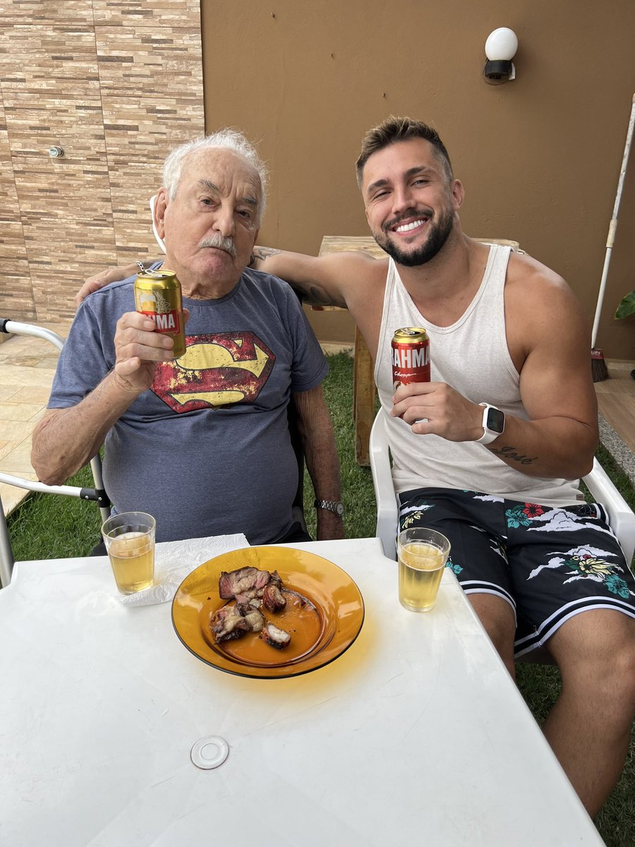 arthurpicoli's tweet photo. Aqui em casa é assim, Brahma pra todo mundo e todas as idades 🥹❤️ @BrahmaCerveja https://t.co/Pk9uz5SdBA