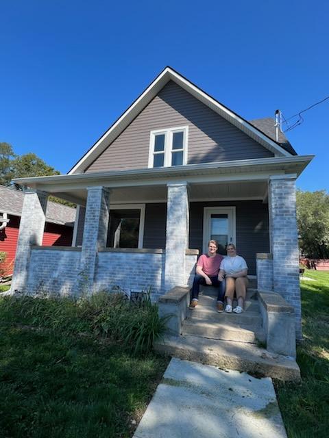 LithiumAaron's tweet photo. Fucked around and bought a house (with my lovely wife) https://t.co/B8Nao8m7Wi