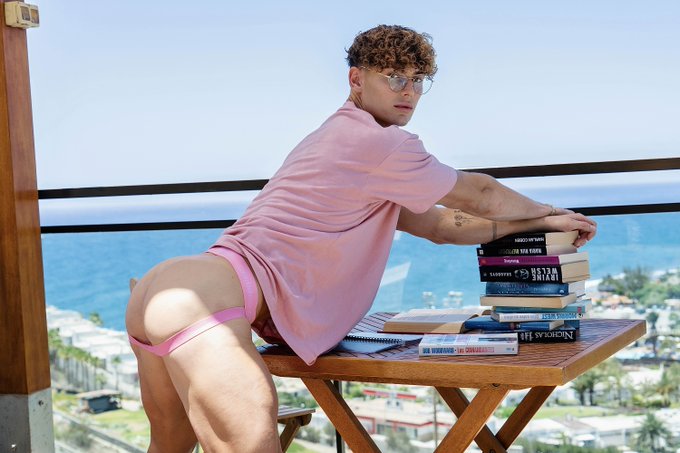 Okey, I believe they won&rsquo;t let me go back to school 🤭😝 https://t.co/DcUkuRujap<a href="/tag/sweet"class="tags"><span>#sweet</span></a><a href="/tag/sins"class="tags"><span>#sins</span></a>