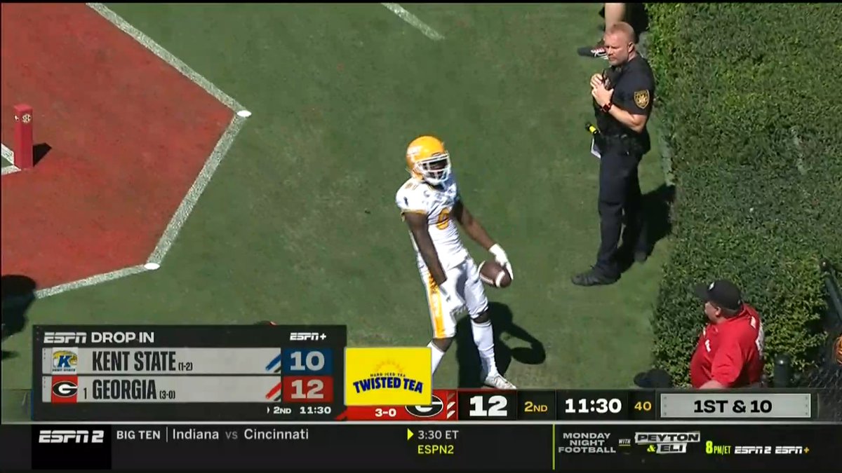 CBSSports's tweet photo. Kent State becomes the first team this season to score a touchdown in the first half against Georgia. https://t.co/elPGV7Qe3O