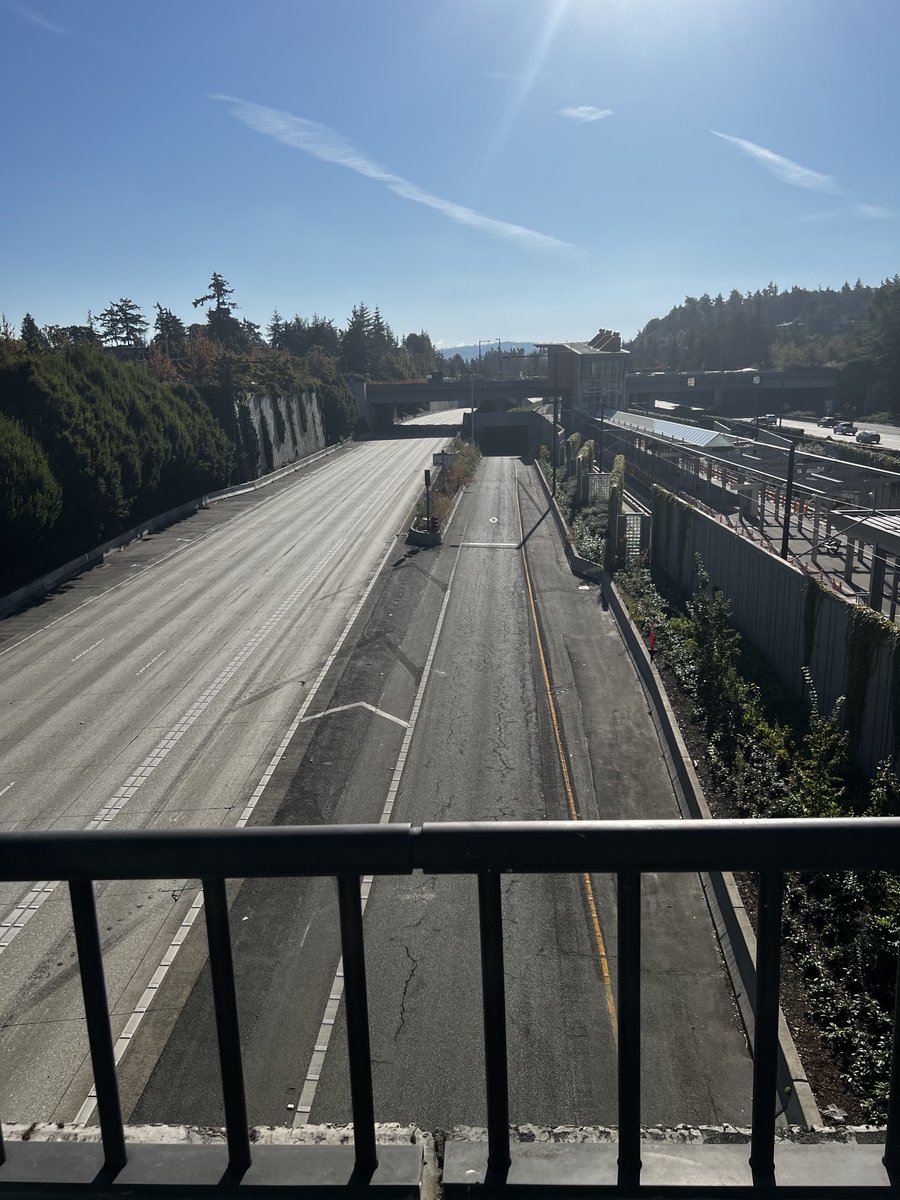 peopleschampdon's tweet photo. I survived Mercer Island #carmageddon. #I90closure https://t.co/OGezNve4Xk