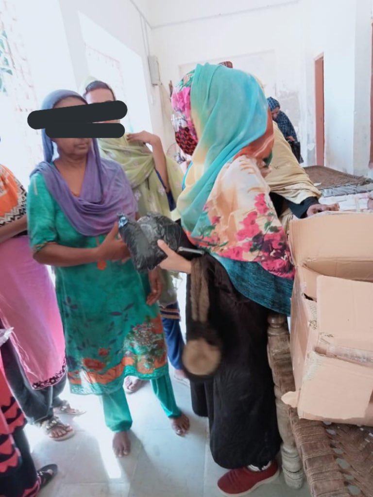 crabtalks's tweet photo. All the hygiene kits being distributed in TandoAllahyaar 
.
.
Looking forward to generate more for multiple places like larkana mirpur . Your support donation and prayers ! 

#FloodReliefFund2022 #SindhFloods #donatetofloodvictims https://t.co/ecyHB2Ljj4