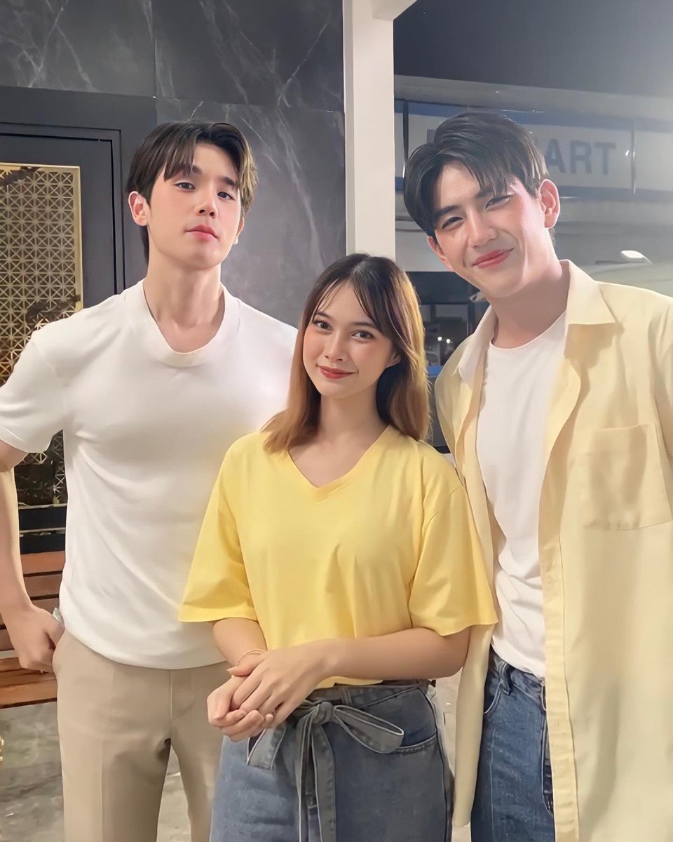 WisdomDonut's tweet photo. 💛💛💛 ขอบคุณพี่ๆทุกคนนะคะ
#คิดถึงกองถ่าย #ViceVersa #viceversaEP11 #jimmyyjp #sea_tawinan #jimmysea #donutwisdom #wisdomidol #idol #cute https://t.co/S5Oze13Luo
