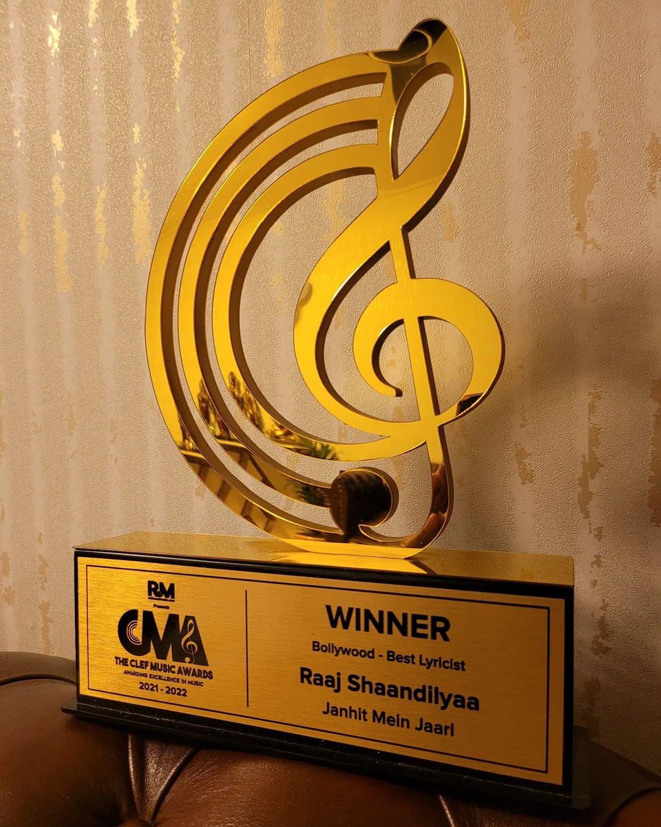 1st Award as a lyricist...
Congratulations to Team #janhitmeinJaari...Ek Woomaniyaa Sabpe Bhaari...special Thanks & Congratulations to One of d best music director Siddhant Madhav for making such a great song…
#ClefMusicAwards2022