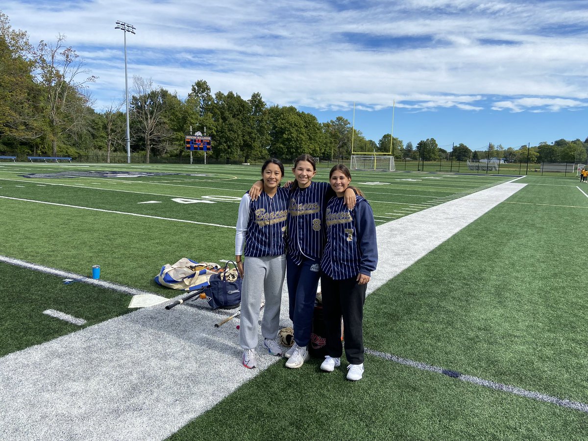 Beacon_SB's tweet photo. Girls in Sports Day! Shout out to Varsity players Kat, Bella, and Sally for volunteering their time to help with the future Bulldogs! @BCSDBulldogs https://t.co/n2oxIfHDch