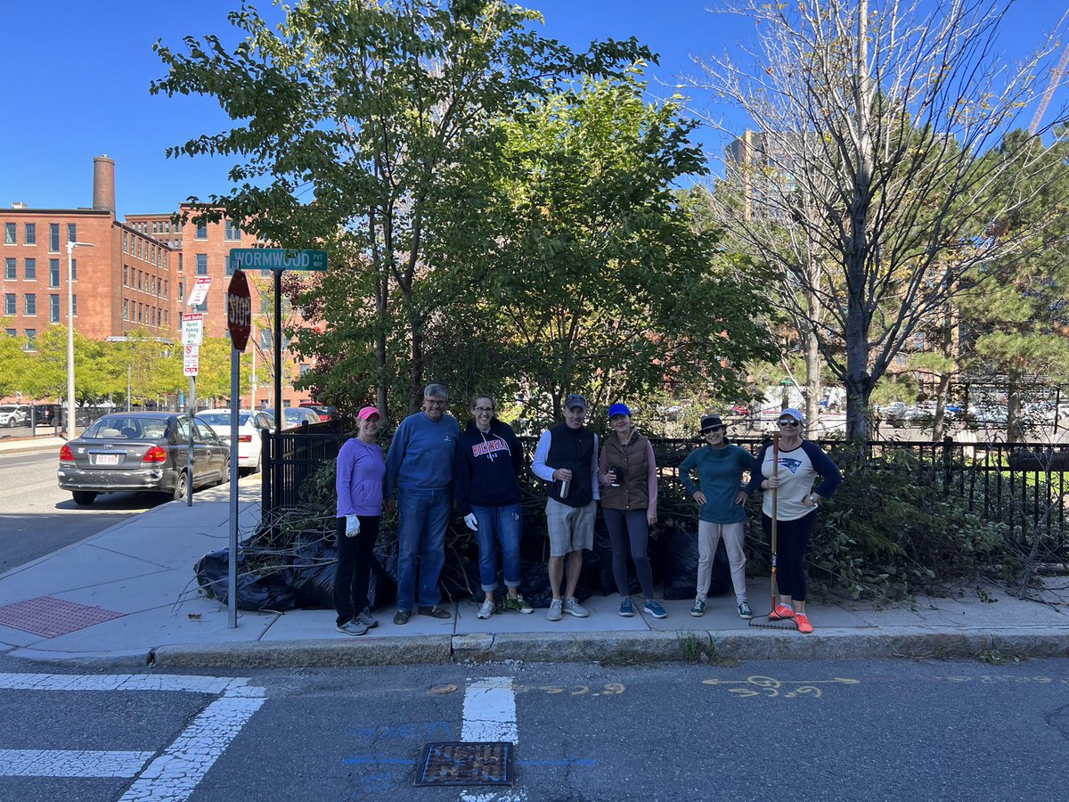 A fantastic @FPNA_Boston #loveyourblock cleanup today!! Thanks to all volunteers and to @Boston_ONS @BostonCivicOrg @BostonPWD for the assistance 👏