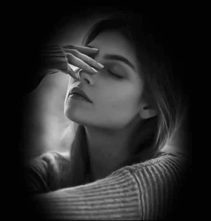 و يمضي بنا العمر و لا ندري هل حقا عشنا الحياة ؛ أم أننا فقط كنا على قيدها أحياء ....!🖤🏹