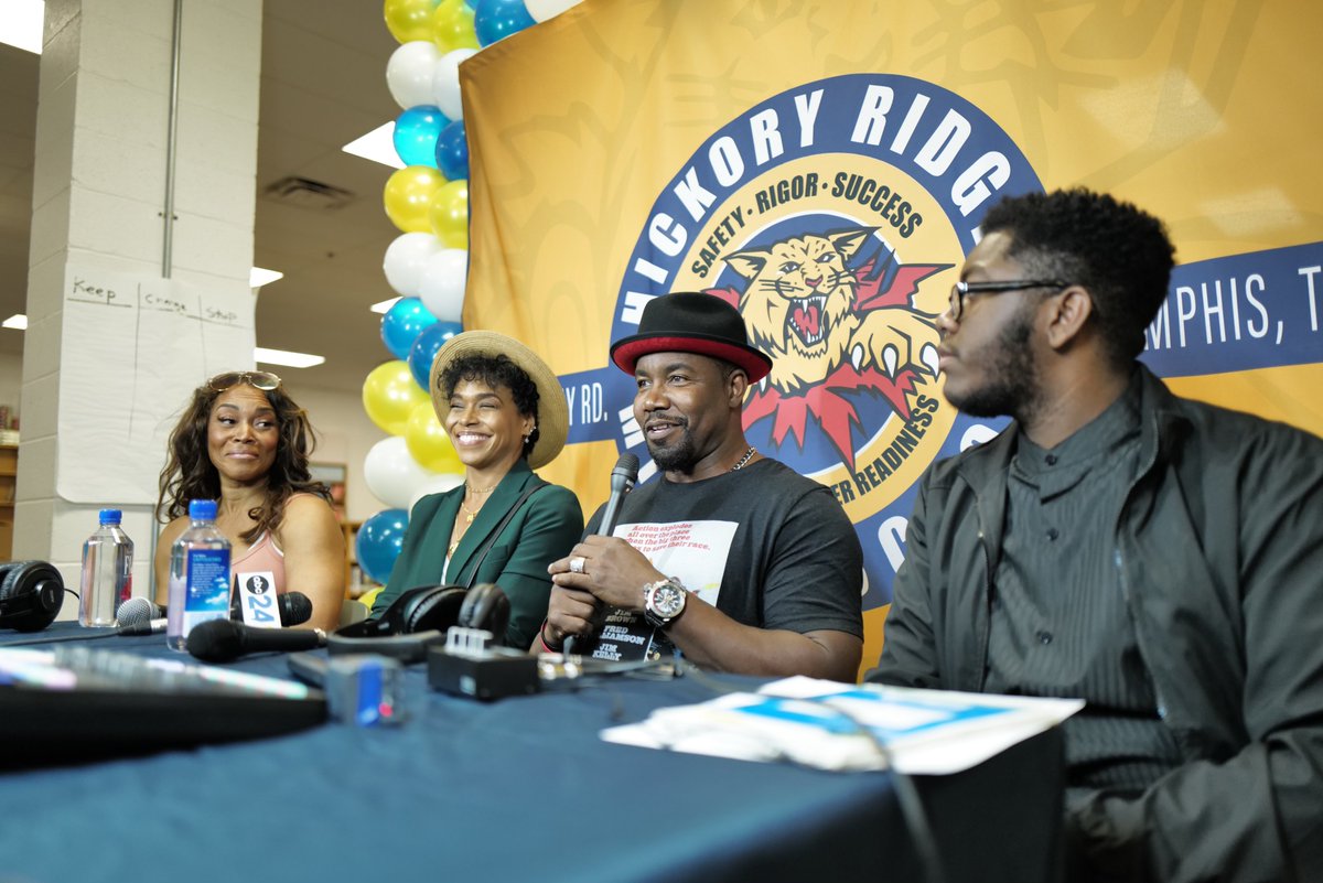 MSCSK12's tweet photo. "Find your authentic self, and be THAT!"
Words of wisdom were shared from actors Michael Jai &amp; Gillian White at Hickory Ridge MS for The Legacy Pop Up Community Summit in partnership w/ Heal the Hood Foundation. The summit included a special performance &amp; a panel discussion. https://t.co/LfTahLM6sd