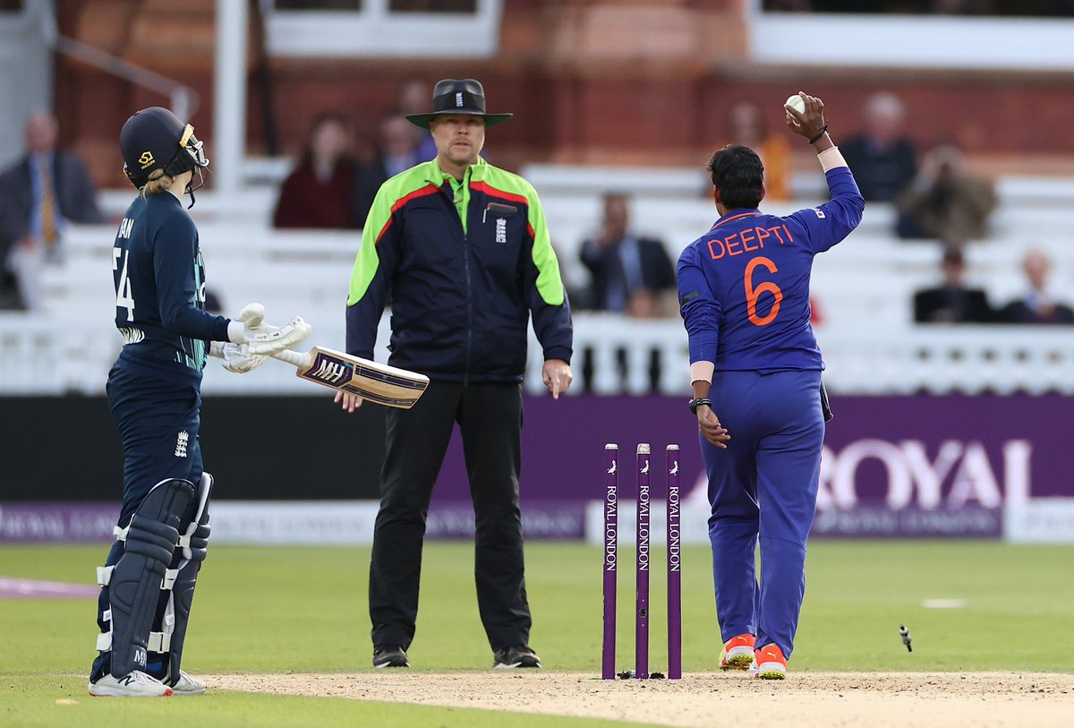 amantiwari_'s tweet photo. Deepti Sharma's elite mankad has frustrated english more than dada's shirtless twerking 😂😂

 Well done, Deepti https://t.co/qq2v1Cw5rM