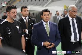 AbdelhamidTaha3's tweet photo. ينفع كده يا وزير ولا مؤاخذة الرياضة
الراجل بيقبض بالدولار عشان يبقى دلدول غي الاخر
 #اتحاد_علام_خدامين_الزمالك https://t.co/3iv2lwvBQI
