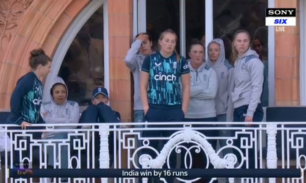 ImTanujSingh's tweet photo. England's players literally shocked what Deepti Sharma did in the field, she change the whole game in few moments. Brilliant run-out by Deepti Sharma. https://t.co/Ln6Ex2aCEn
