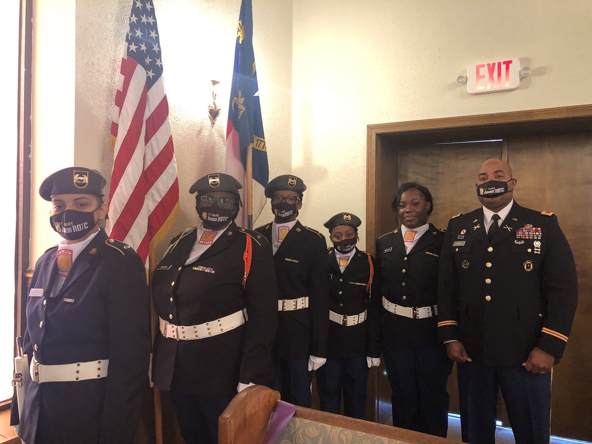 tammi_ward's tweet photo. Community & Schools working together — a very informative panel/speakers & inspirational role models for our students. S/O to @hch_school JROTC @HCPS01 #allinforlearning #newthinking4newtimes https://t.co/z950H6bjY7