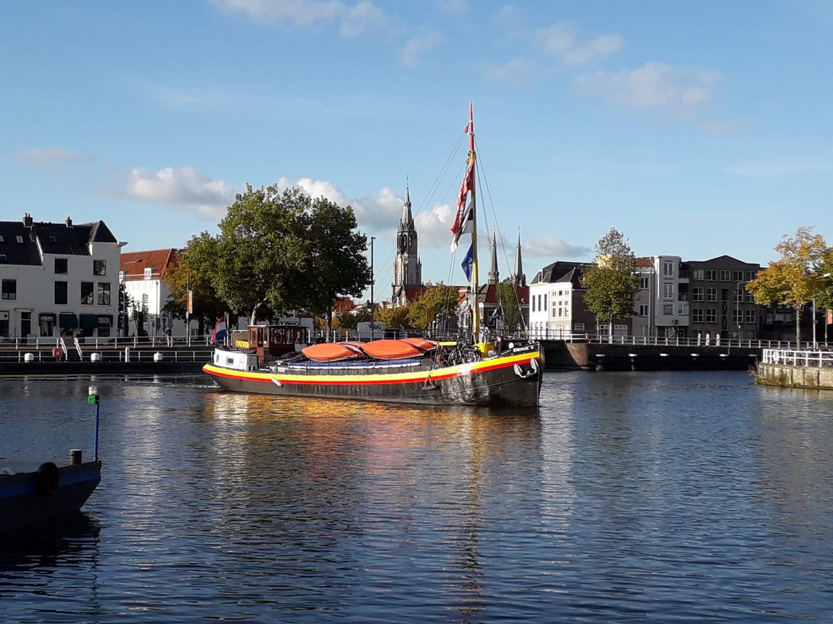 nautilusdelft's tweet photo. Gezellig druk vandaag op de #waterboulevard! 🛟⚓️⛵️Verschillende bezoekers hebben ons #historischbedrijfsvaartuig M.S. Energie van de binnenkant kunnen bewonderen, en gevaren in onze Canadese kano’s. 🛶🌤 Bezoekers, organisatie en medestandhouders bedankt! 😘 Volgend jaar weer? https://t.co/oPAJyG6Odr