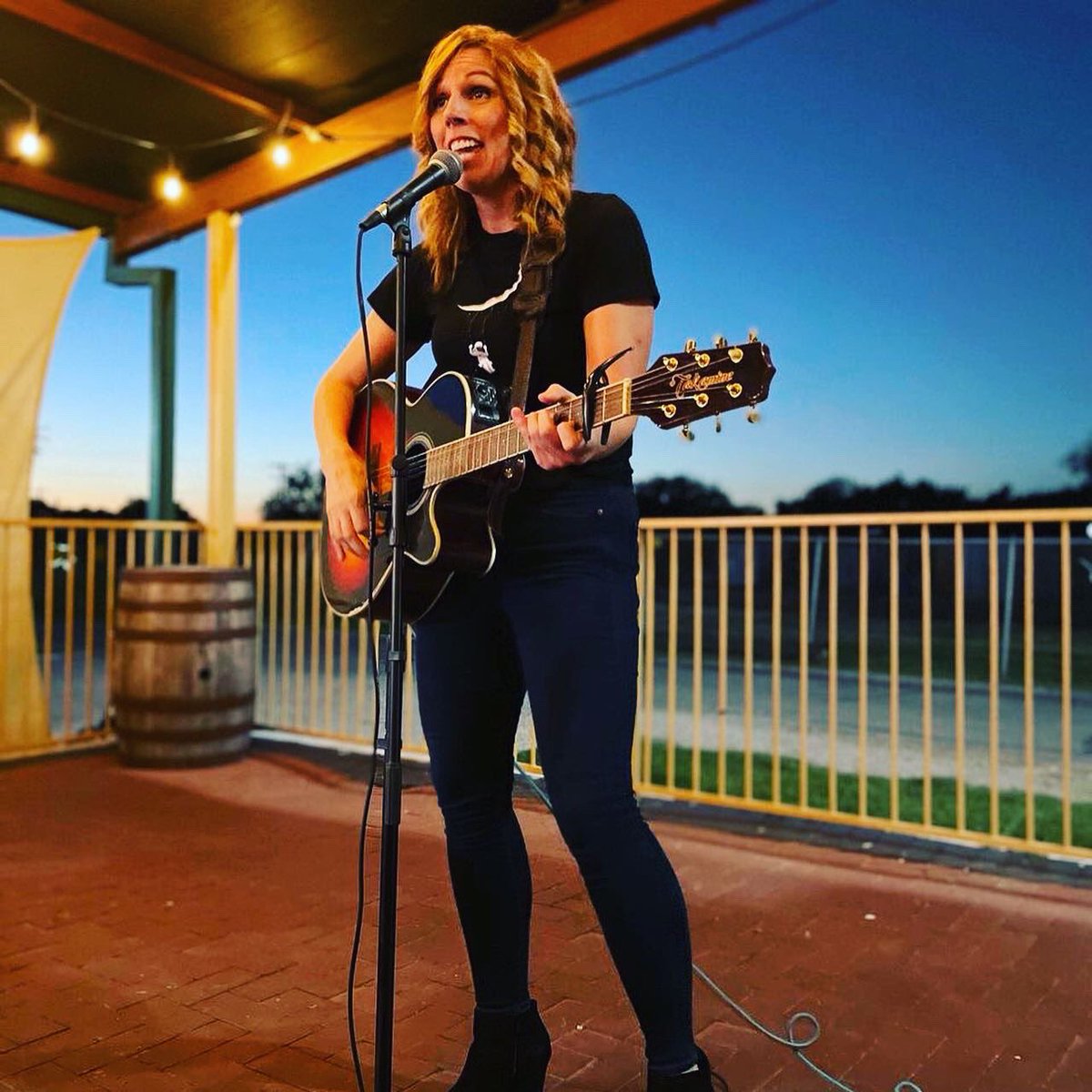 MaggiMayfield's tweet photo. I cannot wait to take the stage at @freddoatx tonight with so many other incredible acts @huemarketplace_atx Event starts at 6 and I go on at 8p. See you tonight!!!
#atxlive #austinmusicscene #guitargal https://t.co/0mWKEfktul