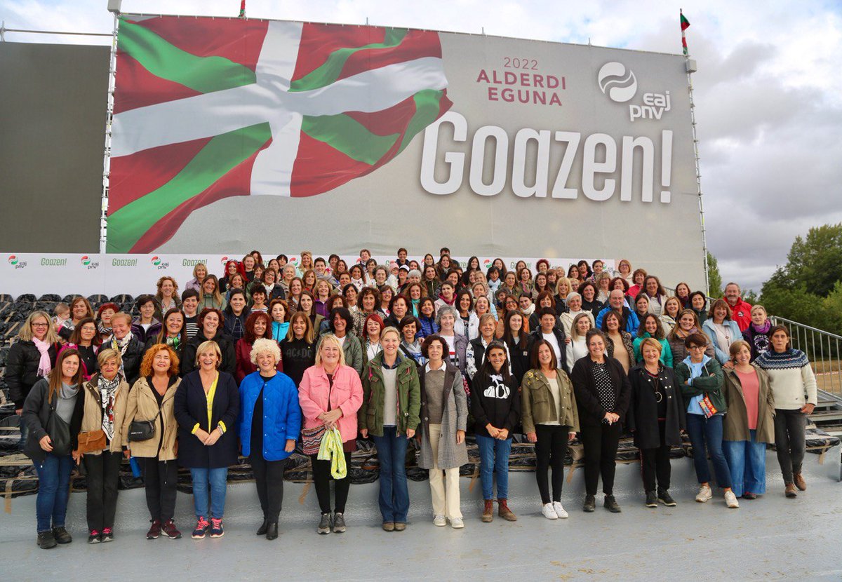 eajpnv's tweet photo. 170 emakumek erantzun diote EBBko Berdintasun arloaren eta haren burukidearen, Nerea Melgosaren, gonbidapenari, eta #Foronda-n bildu dira, berdintasunaren eta feminismoaren arloan @eajpnv-k izan duen ibilbideari buruz hitz egiteko eta etorkizuneko erronkei buruz hausnartzeko. https://t.co/ghyuLkVjGd