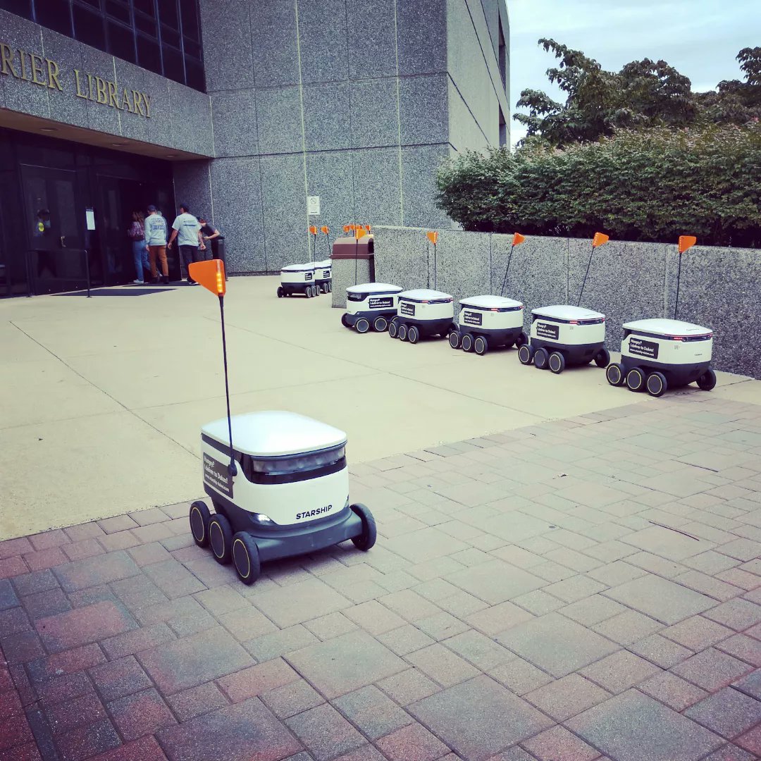pfucito's tweet photo. Robots almost outnumber the students at JMU 😁 @JMU #deliverybots #robots https://t.co/wm5HOasKo0
