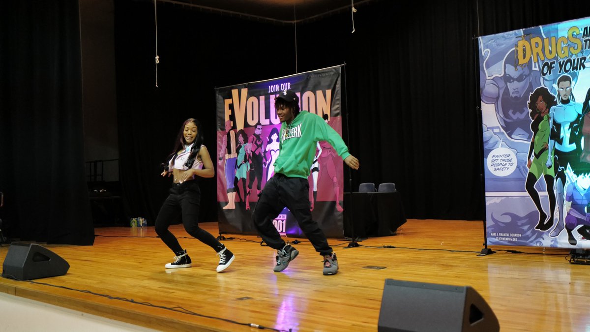 MSCSK12's tweet photo. "Find your authentic self, and be THAT!"
Words of wisdom were shared from actors Michael Jai &amp; Gillian White at Hickory Ridge MS for The Legacy Pop Up Community Summit in partnership w/ Heal the Hood Foundation. The summit included a special performance &amp; a panel discussion. https://t.co/LfTahLM6sd