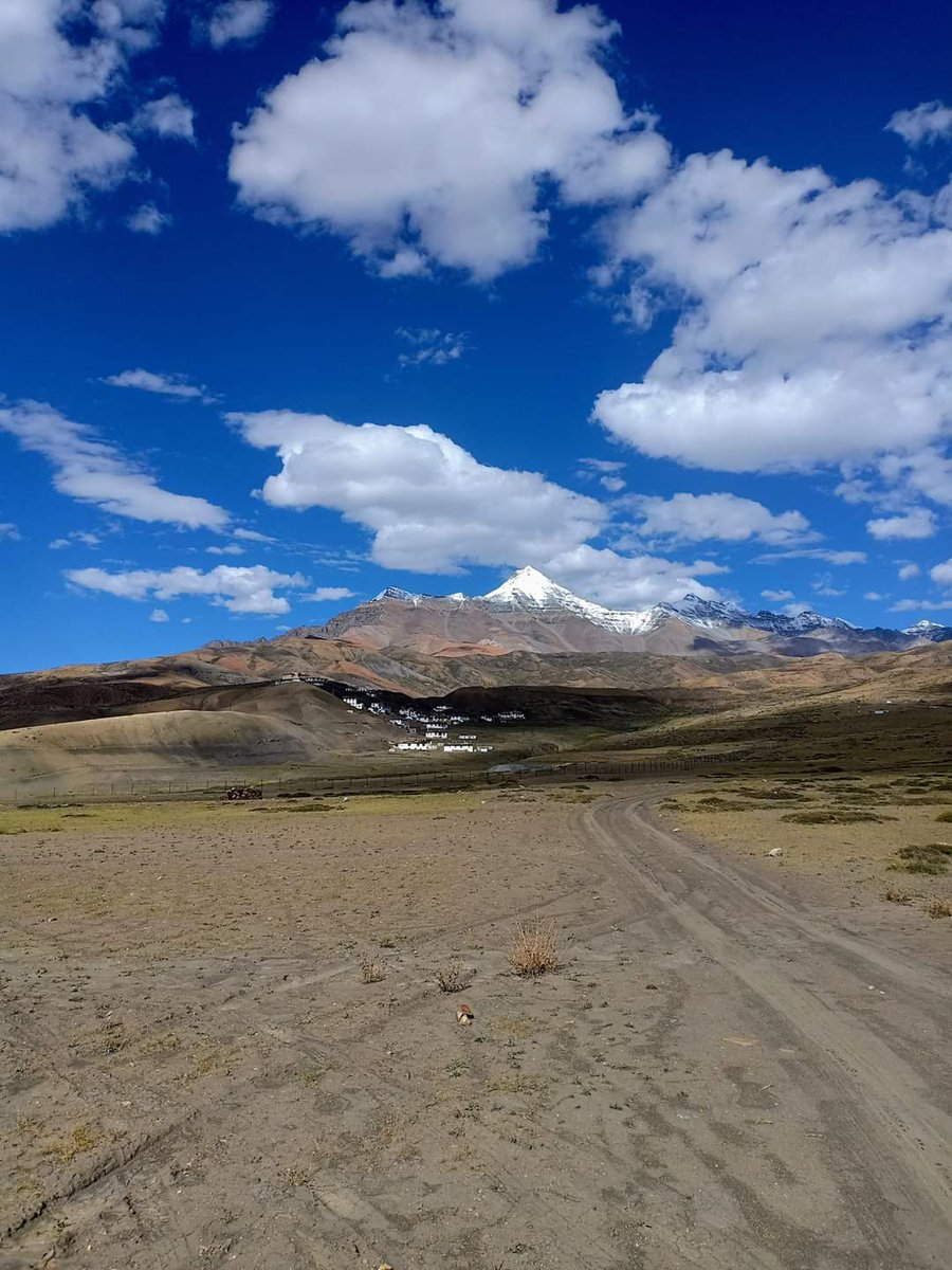 Surender_10K's tweet photo. लांगज़ा हिमाचल प्रदेश के सुदूर कोने में भारत के सबसे #RemoteVillages में से एक है।
#HimachalPradesh https://t.co/rINsKzoukI