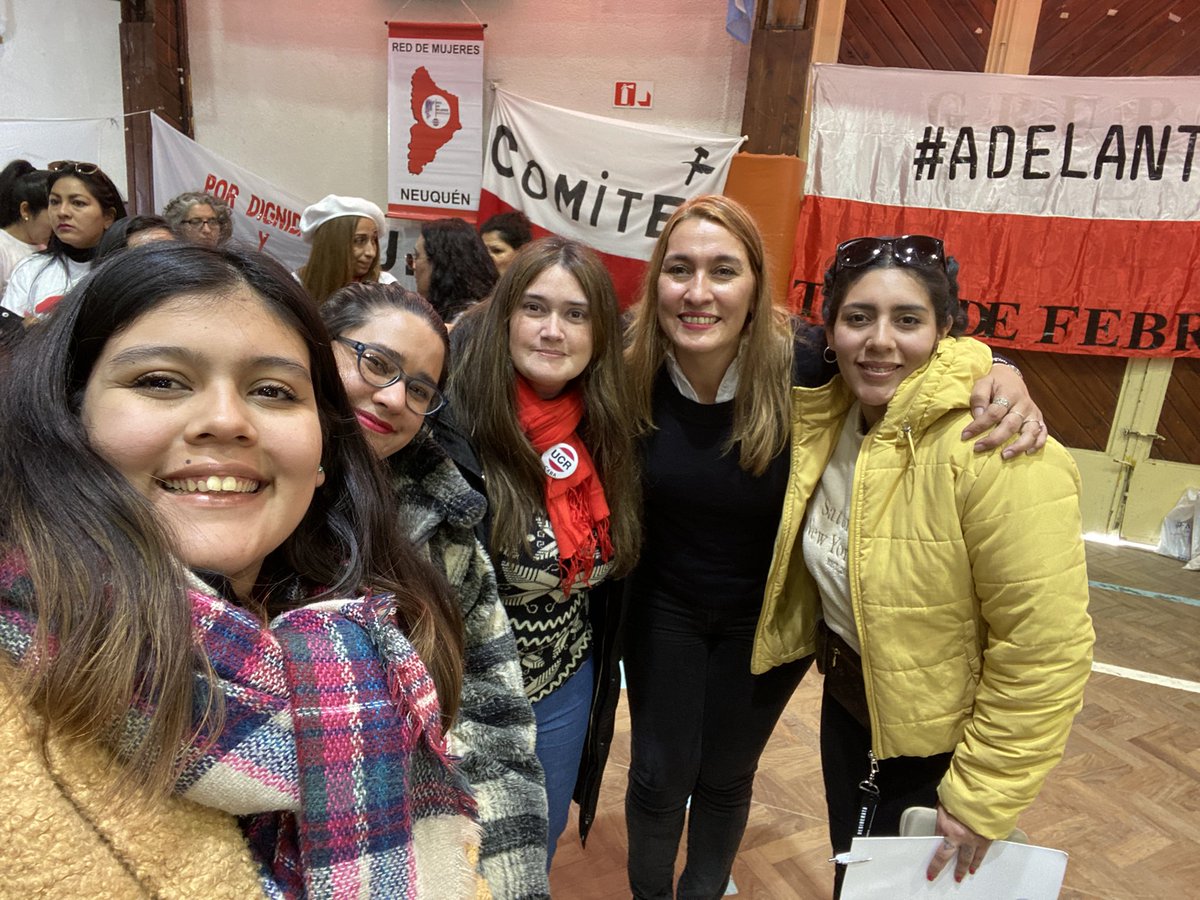 carolinamariaan's tweet photo. Arrancó #ENMR Bariloche más y mejor política, mujeres radicales con amigas misioneras , jujeñas y Rio Negri as https://t.co/RT20x7pi3k