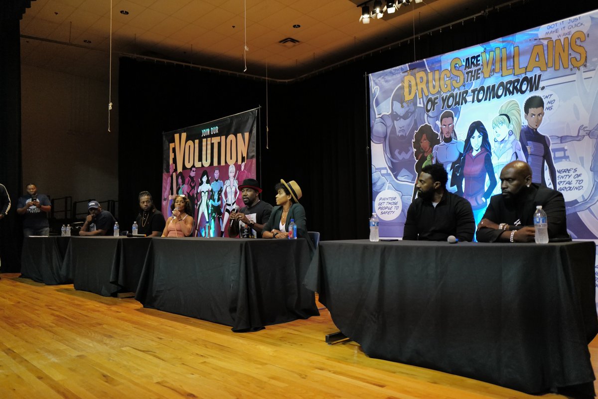 MSCSK12's tweet photo. "Find your authentic self, and be THAT!"
Words of wisdom were shared from actors Michael Jai &amp; Gillian White at Hickory Ridge MS for The Legacy Pop Up Community Summit in partnership w/ Heal the Hood Foundation. The summit included a special performance &amp; a panel discussion. https://t.co/LfTahLM6sd
