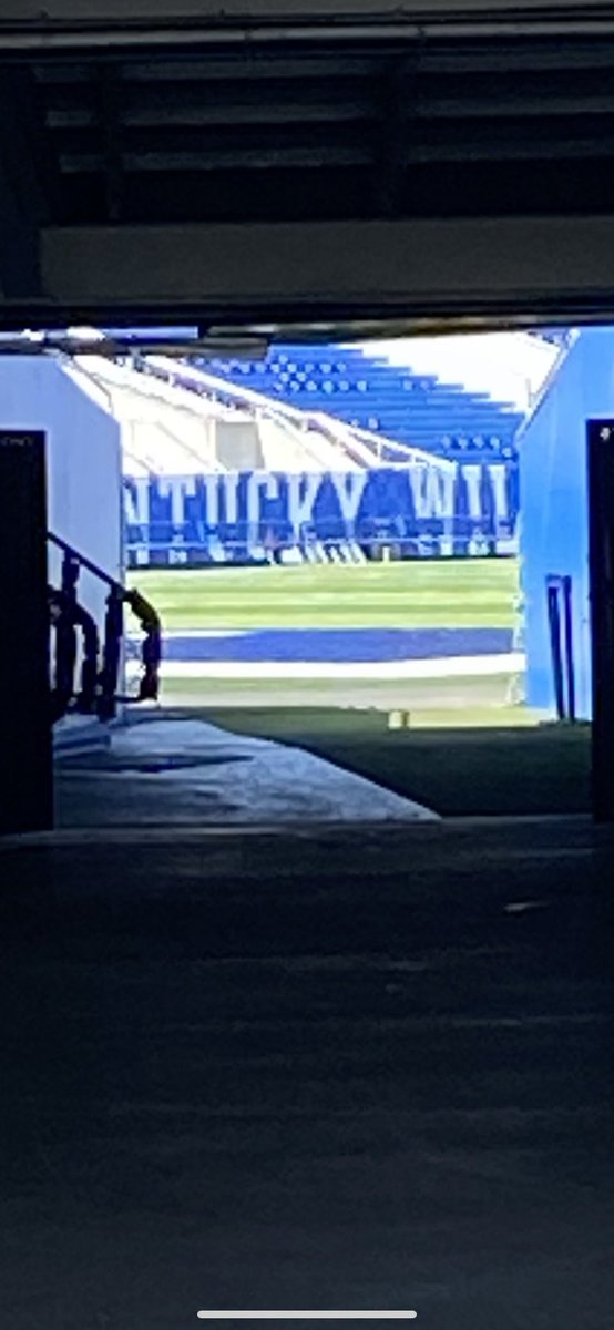 MonkeyBcool123's tweet photo. Let's do this! #FootballTimeInTheBluegrass #BBN #WeAreUK @UKFootball https://t.co/uY8apqFlrj