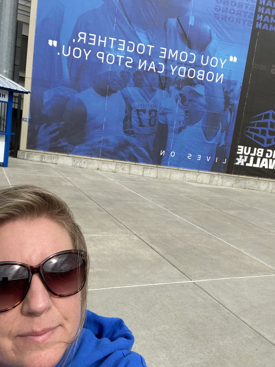 MonkeyBcool123's tweet photo. Let's do this! #FootballTimeInTheBluegrass #BBN #WeAreUK @UKFootball https://t.co/uY8apqFlrj