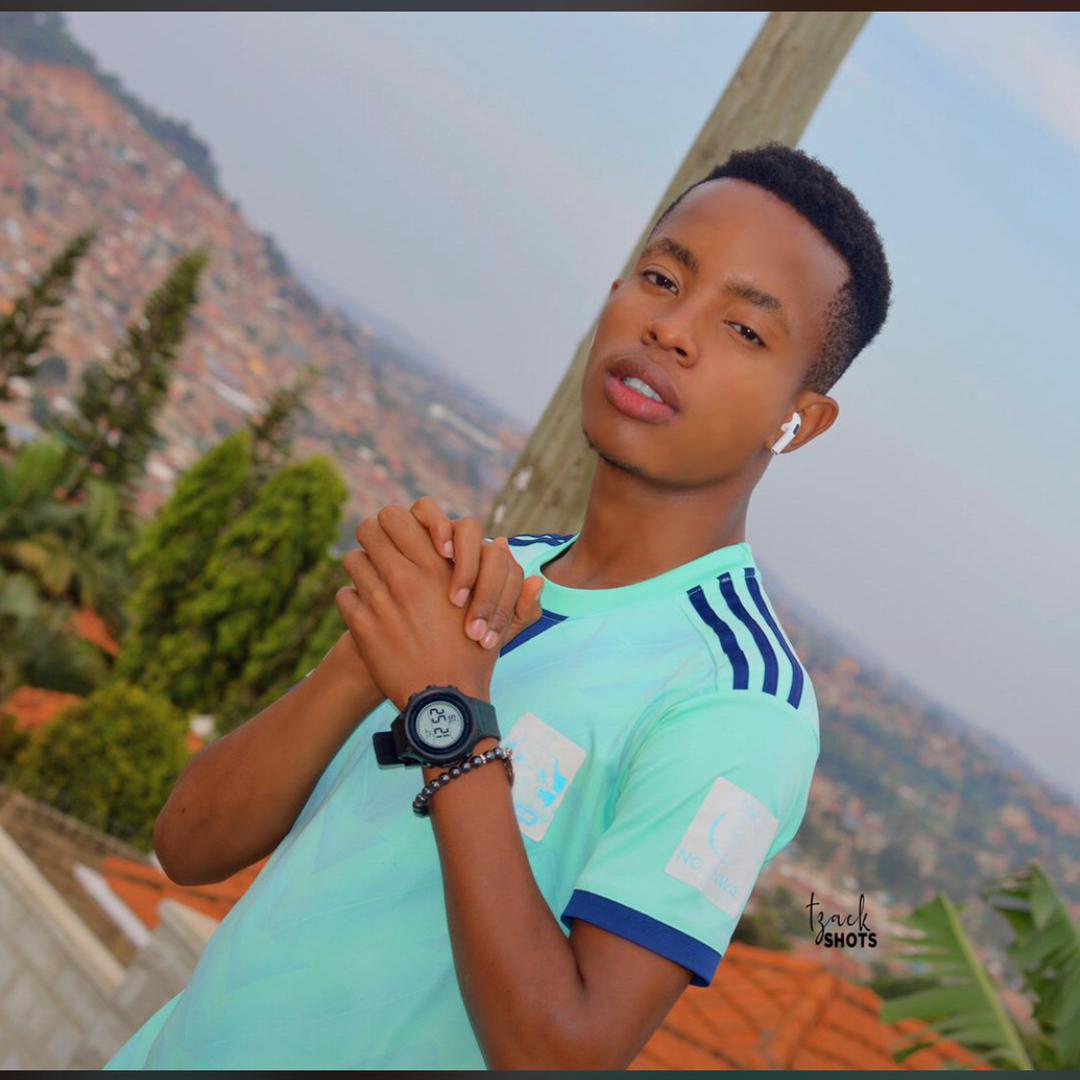 kaganziallan2's tweet photo. Breaking news!
Eddie Muhumuza is a Rubber Bullet! The young talented striker has joined the side of MVPs @YoboYobo_FC for the upcoming @ChaapaLeague season 7. #DeadlineDay #MerlinTalks https://t.co/2B9cIPJXSH