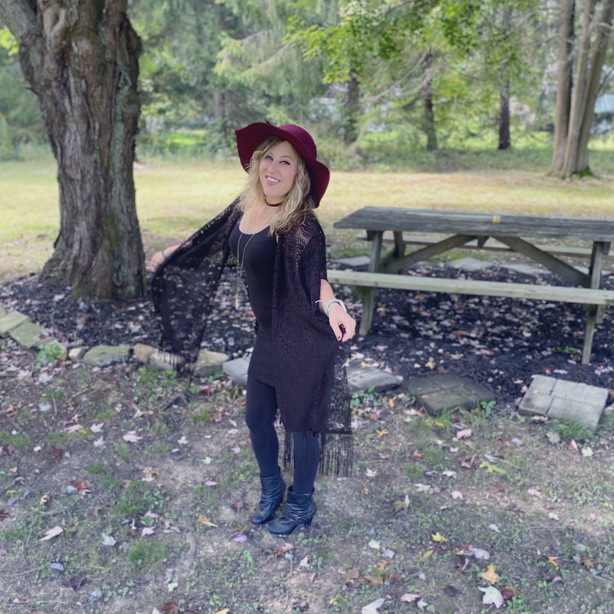 TaylorCarson5's tweet photo. Must be the season of the witch. 🖤
Time to pay homage to our lord and savior, Stevie Nicks. #Coven #WitchesNightOut https://t.co/KqTNWYZWsG