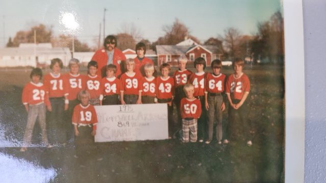ronkay8668's tweet photo. @WLS4Kids Great memories in this photo that was also placed in time capsule. WJFL Hopewell Arrows  8-9 year old football team I played on (#44). https://t.co/rZ9VH7EKff