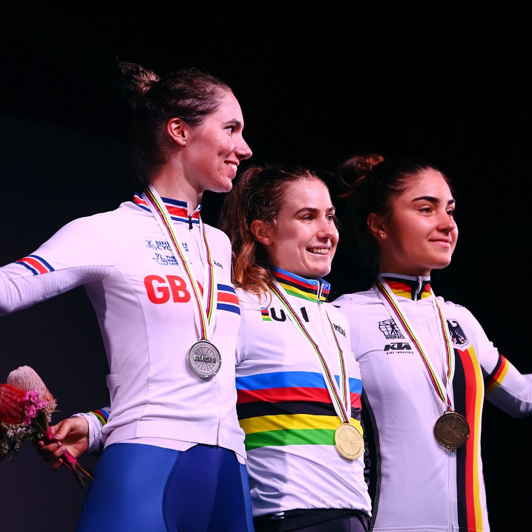 A history-making ride from Niamh Fisher Black, the first ever Women U23 Road Race Champion. 🥇 🌈

Congratulations also to 🥈 Pfeiffer Georgi and 🥉 Ricarda Bauernfeind 👏

📸 Getty Sport

#wollongong2022 #rideofyourlife