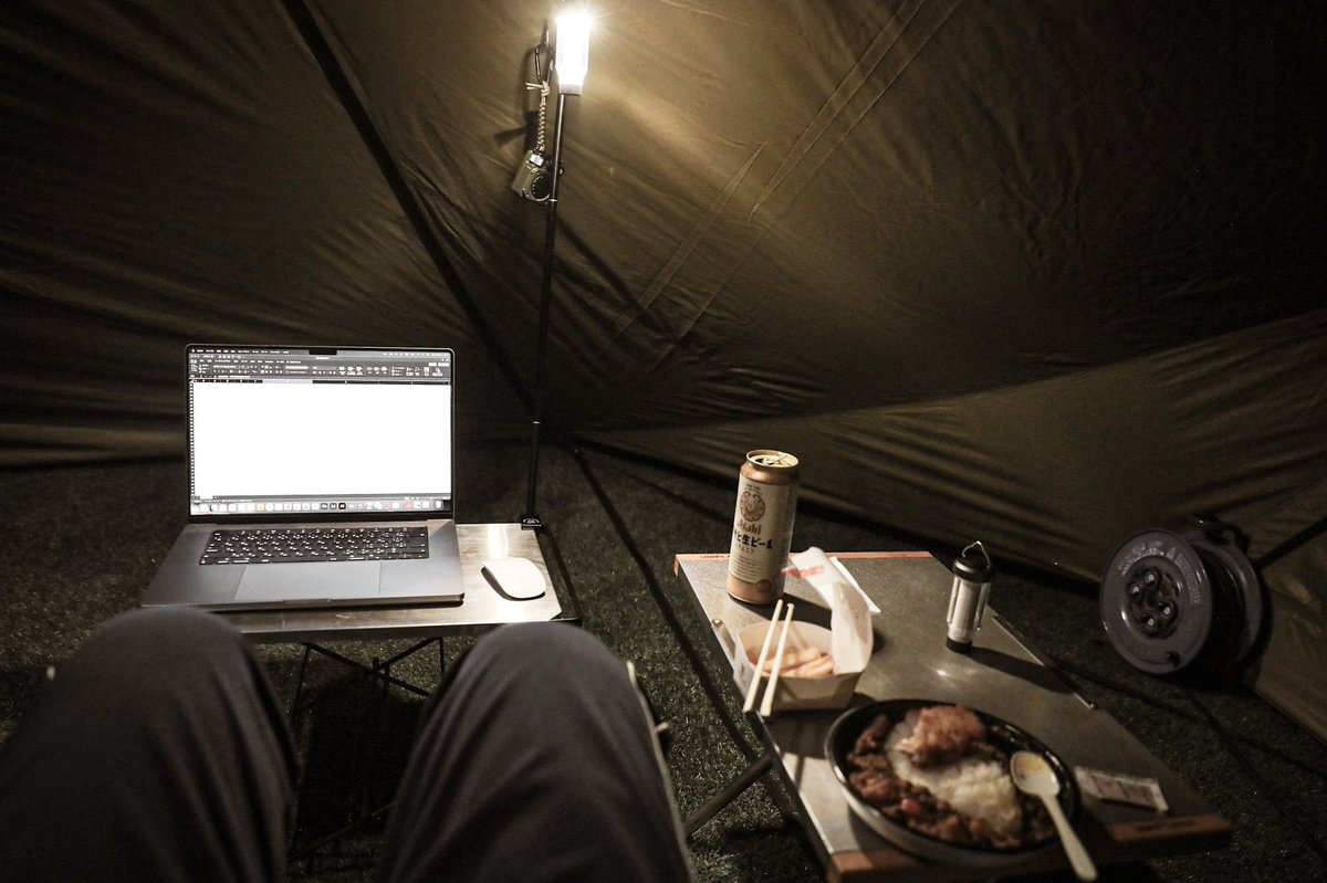 lifegraph_woody's tweet photo. 今日は外で晩酌しながらお仕事💻

贅沢過ぎる⚡️

#キャンプ #テント #ゼインアーツ #GIGI2  #camp #ソロキャンプ #アウトドア #外遊び #外仕事 #HYAD  #ledランタン #ランタン #zig #lumena #外ごはん #アウトドアテーブル #ハングアウト #ユニフレーム #デスクワーク #MacBook #BbyCproducts #b_c https://t.co/BYXKxrwbL1