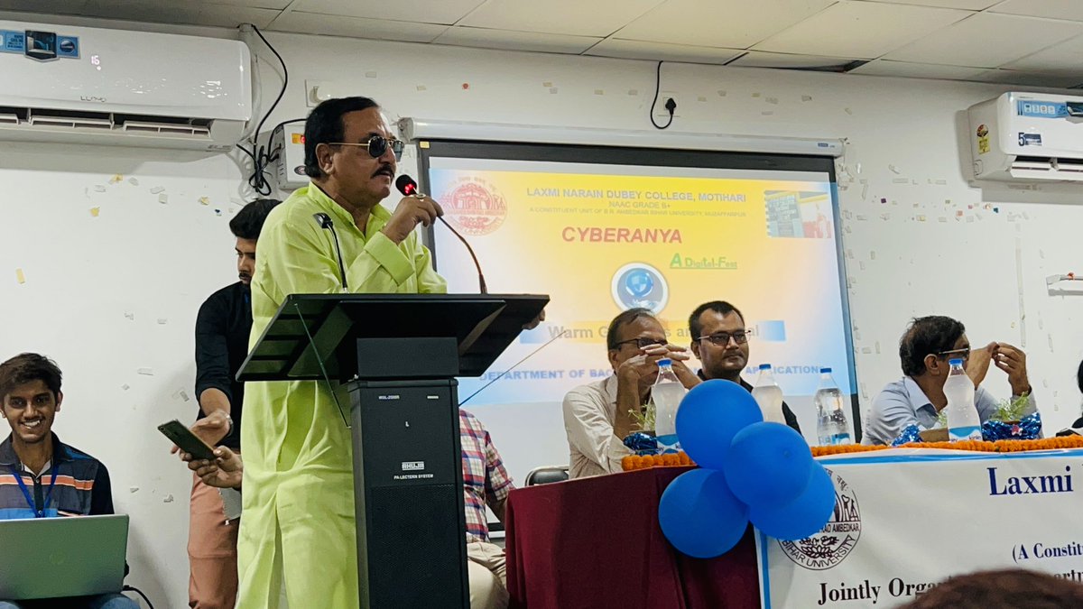omprakash_it's tweet photo. Glad to be as an invited speaker today at the “Cyberanya- A digital Fest” at L.N.D College with Houseful participants from multiple colleges of Motihari.
Great time! 
Thanks to respected principles, organising Team, all professors &amp; @aapkamunnabhai for  awesomeness!
#Motivation https://t.co/5mEHQtBt6o