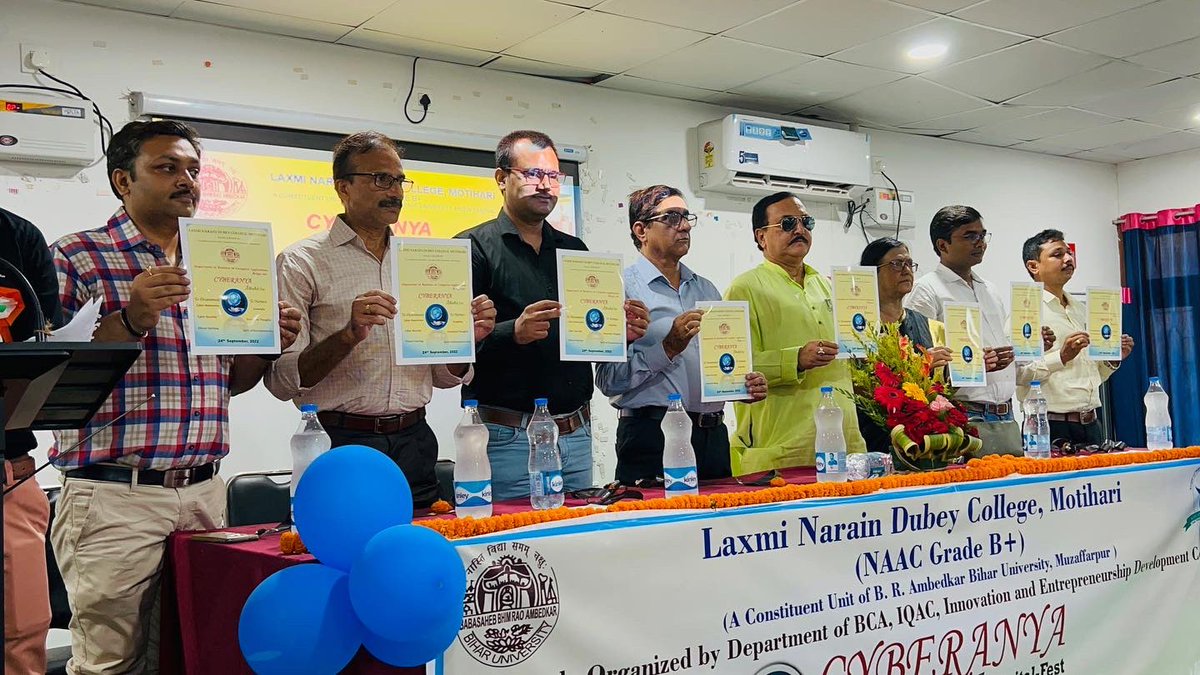 omprakash_it's tweet photo. Glad to be as an invited speaker today at the “Cyberanya- A digital Fest” at L.N.D College with Houseful participants from multiple colleges of Motihari.
Great time! 
Thanks to respected principles, organising Team, all professors &amp; @aapkamunnabhai for  awesomeness!
#Motivation https://t.co/5mEHQtBt6o
